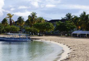 Beach Studio 30 has Balcony rooms
