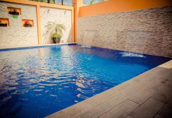 Hotel Grand Reyes allows 18 year olds to book a room