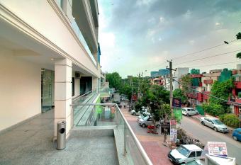 STAAYZ Premium Gurgaon has Balcony rooms