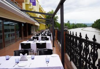 Comfort Inn Coral River has Smoking rooms