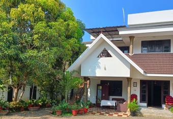 Alma Homestay has Smoking/Balcony rooms