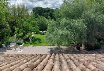 Locanda Antico Casale Cesenatico has rooms with a private hot tub