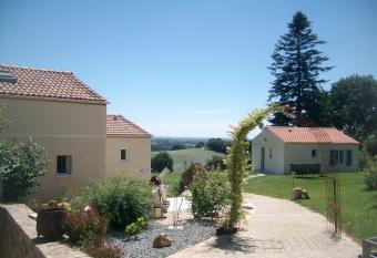 M. Clemenceau - Les Maisonnettes De La Maneli  re has Balcony rooms