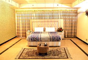 Apex Inn Guest House has Balcony rooms