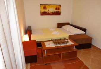 Apartments Ilinka has Smoking/Balcony rooms