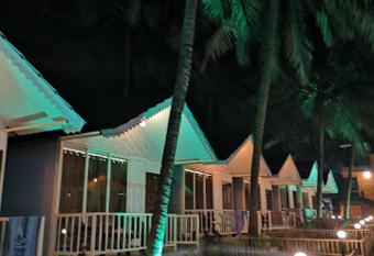 Sunset & Waves Resort has Balcony rooms