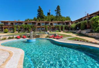 Akritas Ef Zin Villas & Suites allows 18 year olds to book a room