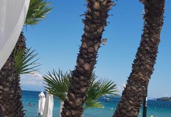 Malibu Summer Studios has Balcony rooms