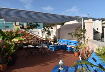 Hostel Albergue La Casa Encantada has Balcony rooms