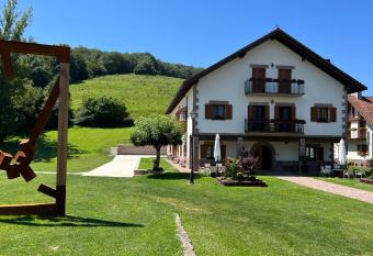 Apartamentos Irati has Balcony rooms