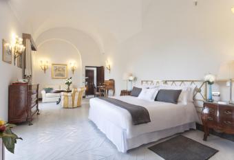 Grand Hotel Cocumella has Balcony rooms