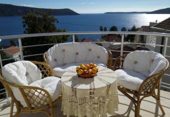 Apartment Brace Grakalica 20b has Balcony rooms