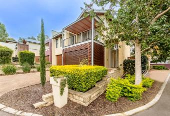 Grand Mercure the Vintage, Accor Vacation Club Apartments allows 18 year olds to book a room