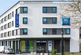 ibis budget Saint Quentin Yvelines - V  lodrome allows 18 year olds to book a room