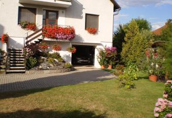 Apartment Za Po  tou has Balcony rooms