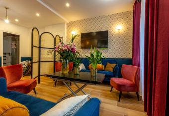 Hotel Europe BLV allows 18 year olds to book a room