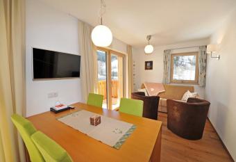 Apartments Cesa Leni has Balcony rooms