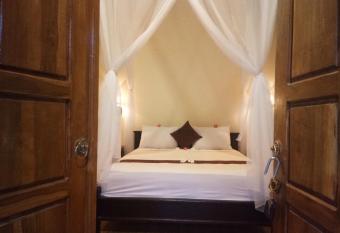 Molleh Guest House has Balcony rooms