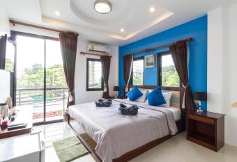 Samed Big Tree allows 18 year olds to book a room