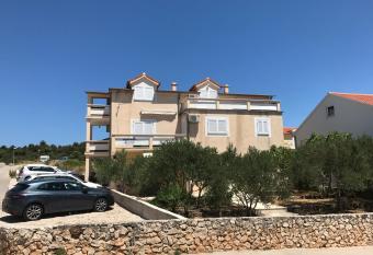 Apartments Leona allows 18 year olds to book a room