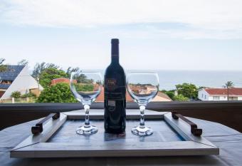 Eden Rose Manor B&B has Balcony rooms