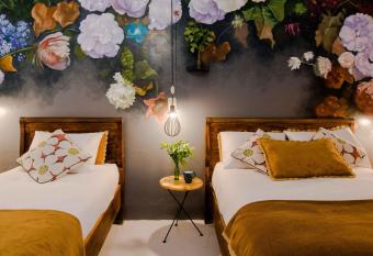 Ni  os Hotel Meloc has Balcony rooms