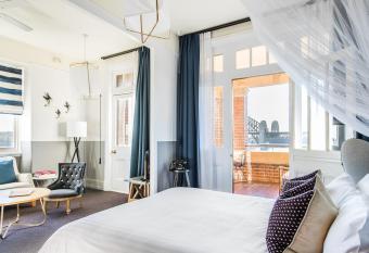 Hotel Palisade has Balcony rooms