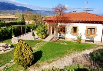Legado De Zabala, Casa Rural allows 18 year olds to book a room