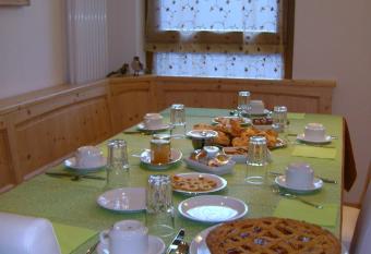 Agritur All Olivo has Balcony rooms