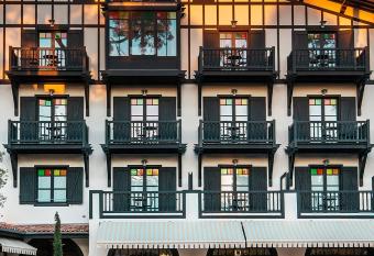 Ha(a)  tza has Balcony rooms