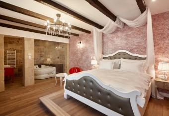 Maison Bistro & Hotel allows 18 year olds to book a room