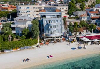 Sunset Split Rooms has Balcony rooms