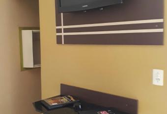 SP Hotel & Motel allows 18 year olds to book a room