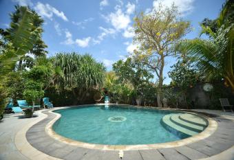 Hibiscus House Pemuteran Bali has Balcony rooms