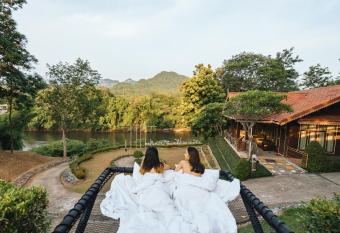 Baanpufa Resort allows 18 year olds to book a room