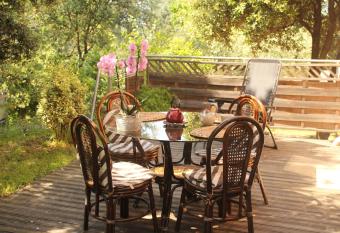 La Rousse has Balcony rooms