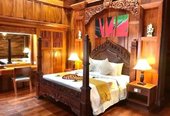 Try Palace Resort Kep has Balcony rooms