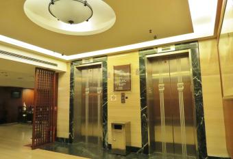 Herkang Hotel allows 18 year olds to book a room