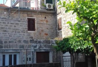 Apartment Gliha has Balcony rooms