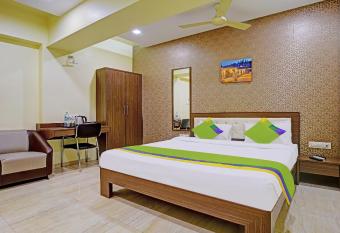 Treebo Trend De Grandeur Anand Nagar allows 18 year olds to book a room
