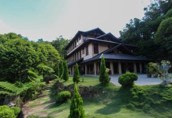 Harmony Valley Retreat has Balcony rooms