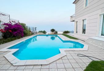 Villa Sevi with Private Pool and Sea View - Sleeps up to 10 guests allows 18 year olds to book a room