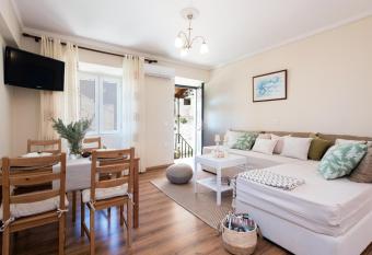 Lala Cottage has Smoking/Balcony rooms