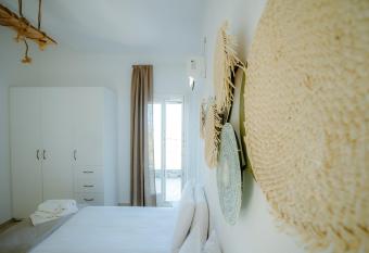 Little Orchard Villa has Balcony rooms