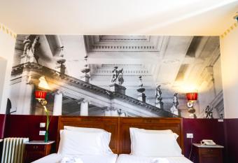 Antico Hotel Vicenza allows 18 year olds to book a room