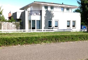 B&B Het Witte Huis has Balcony rooms