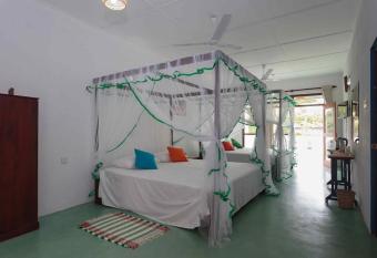 FEEL Beach Villa has Balcony rooms