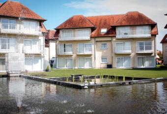 Holiday Suites De Haan allows 18 year olds to book a room