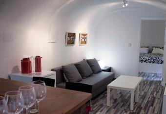 Villa Arcos allows 18 year olds to book a room