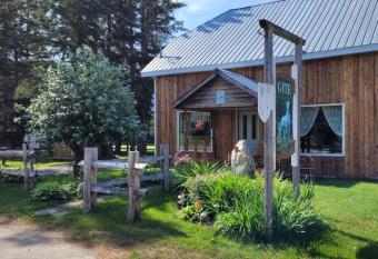 Le G  te Du Gardien Blanc has Balcony rooms